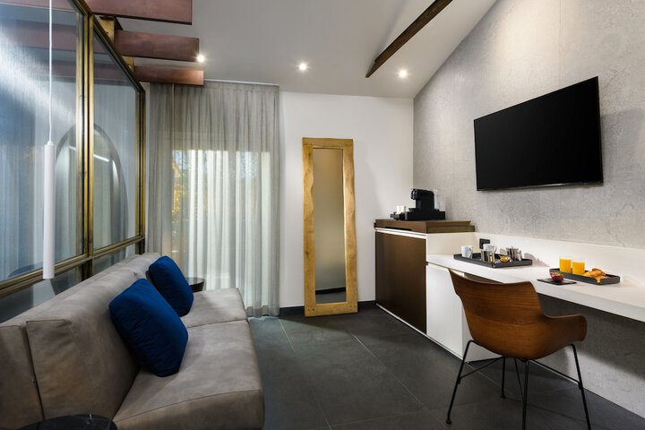 Room 59 of 100