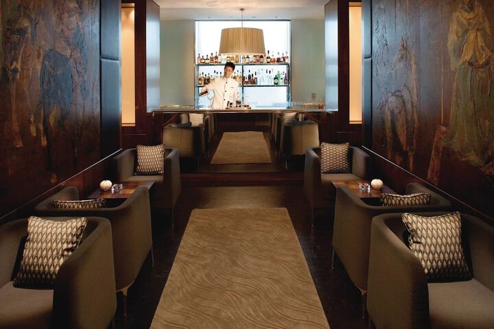 Lounge 127 of 144