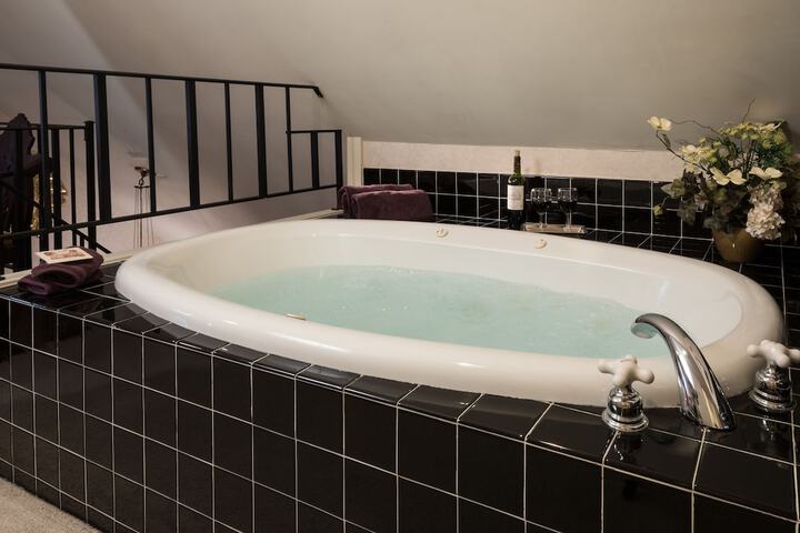 Jetted tub