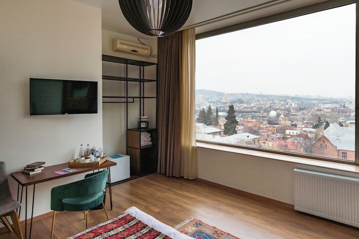 Room 62 of 95