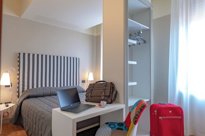 Room 27 of 78