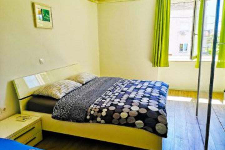 Room 22 of 48