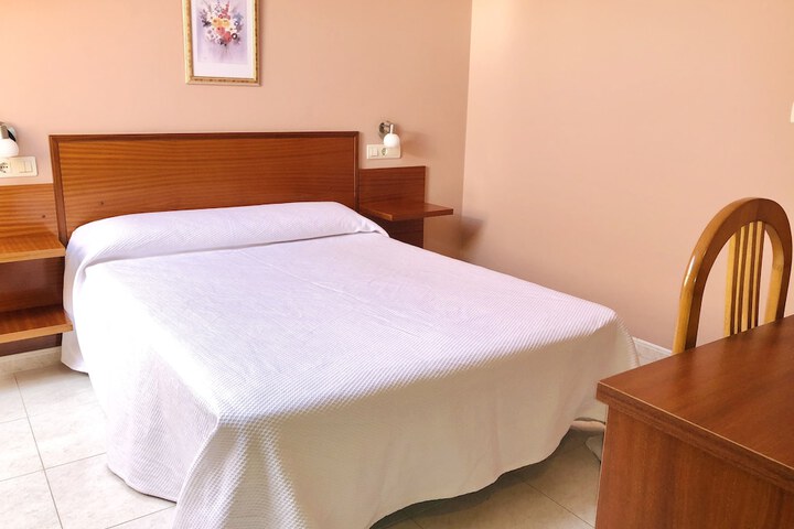 Room 8 of 136
