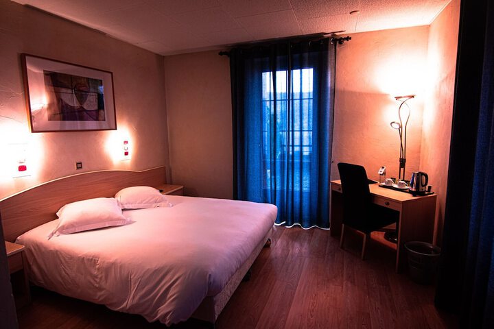 Room 2 of 28