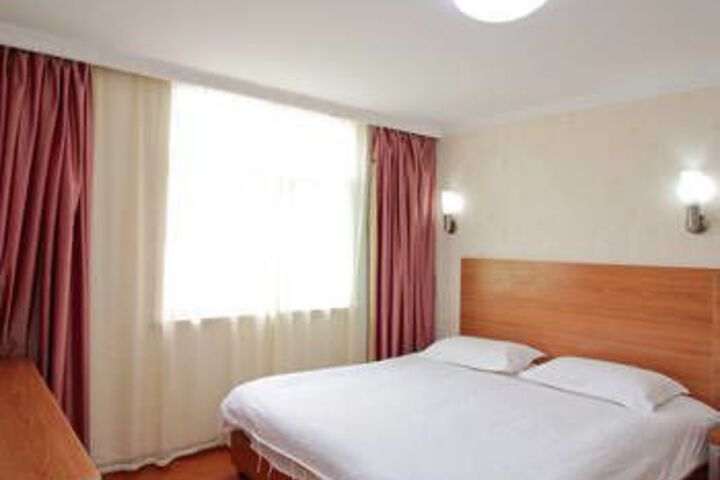 Room 4 of 12