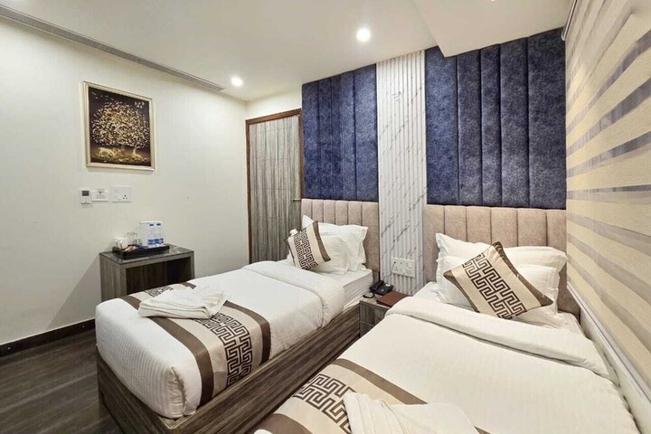 Room 10 of 29