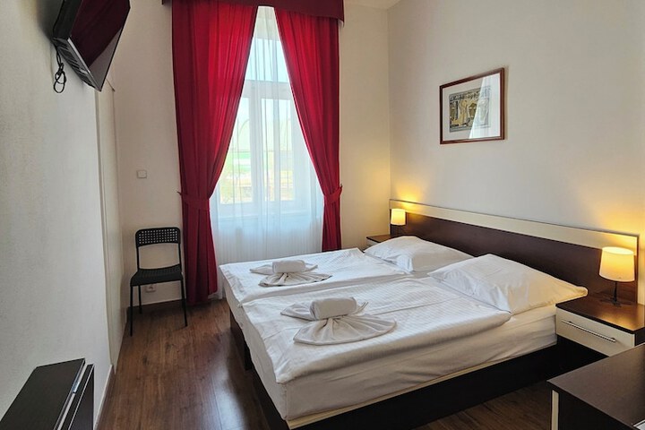 Room 17 of 40