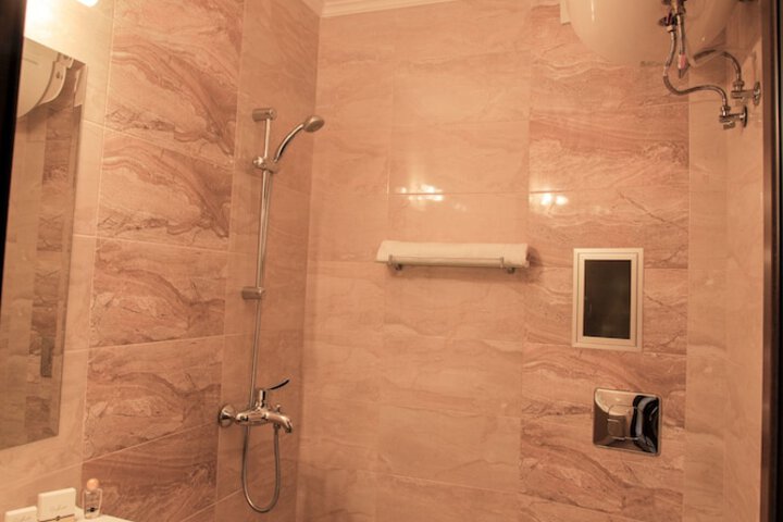 Room 25 of 41