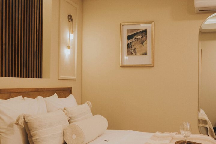 Room 17 of 74