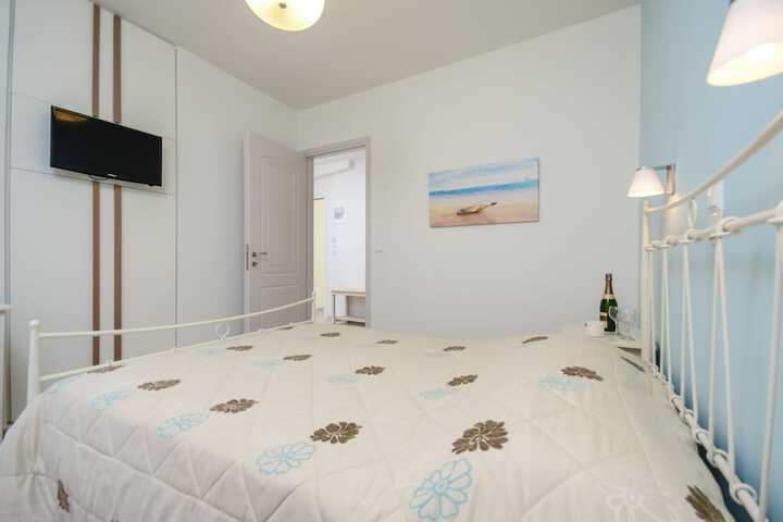 Room 12 of 46