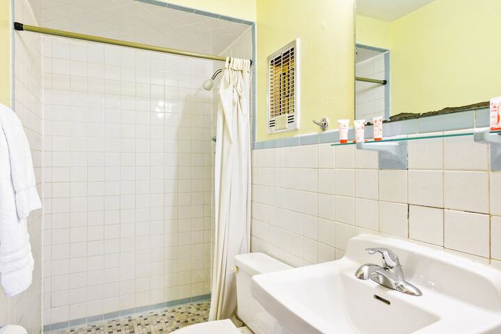 2 Double Beds (9 of 9)