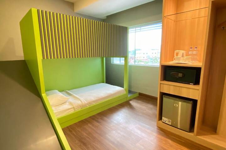 Room 17 of 32