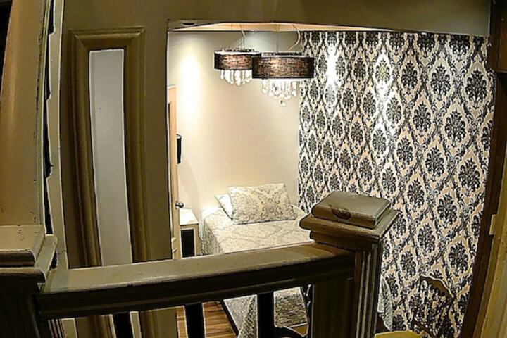 Room 9 of 152