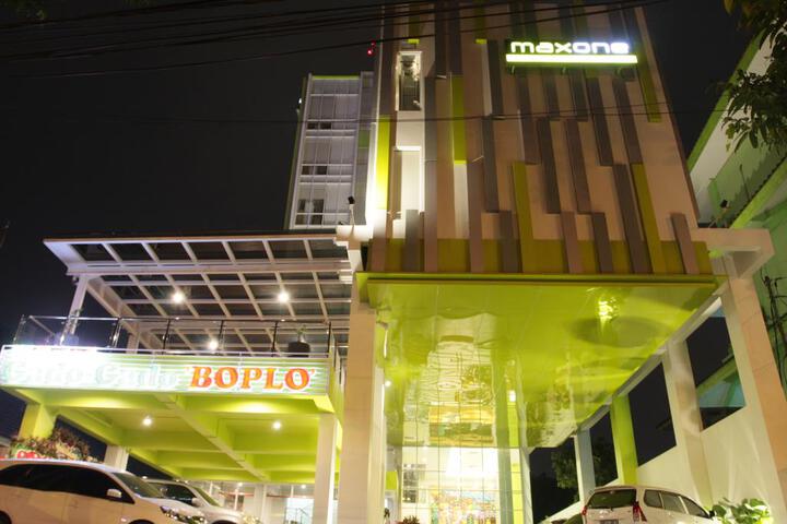 MaxOne Kramat Senen Jakarta