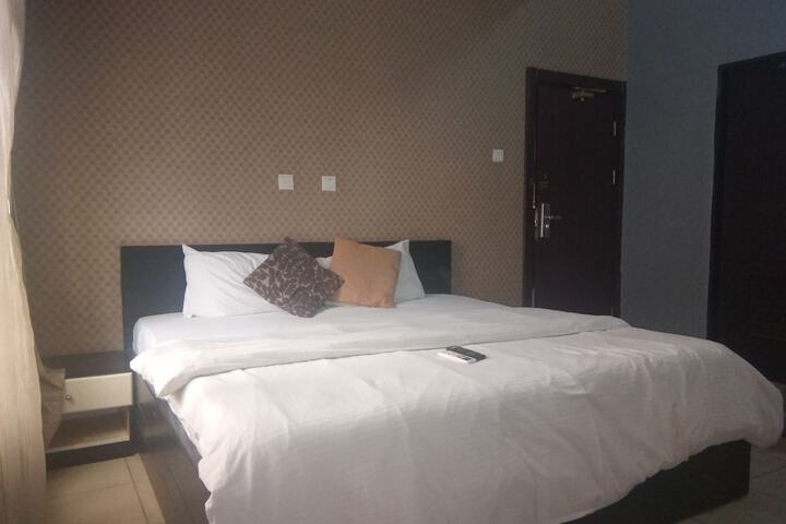 Room 8 of 14