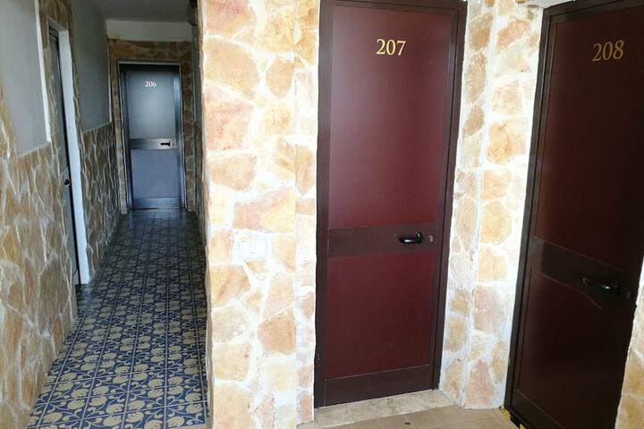 Room 16 of 46