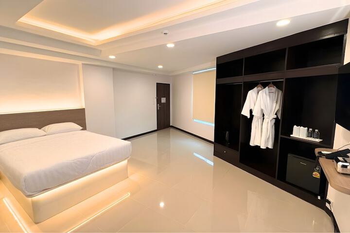 Room 13 of 78