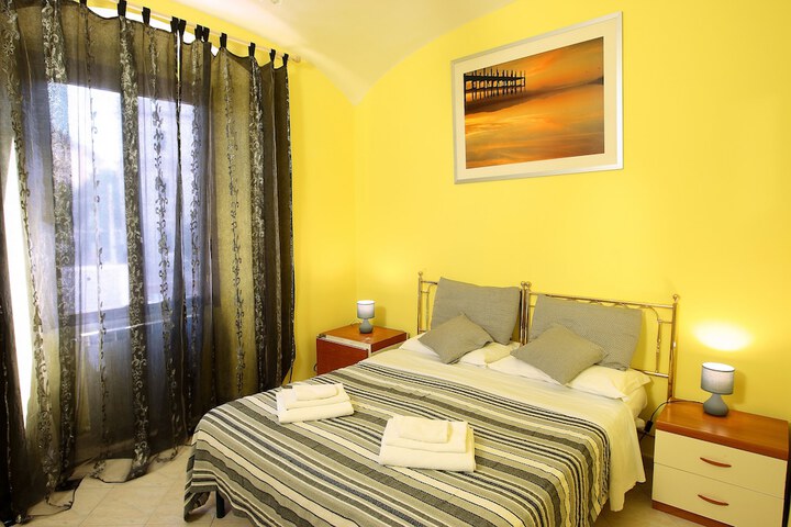 Room 11 of 27