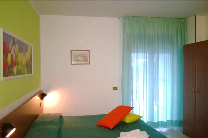 Room 7 of 27