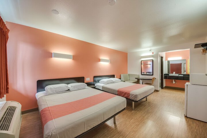 Room 11 of 38