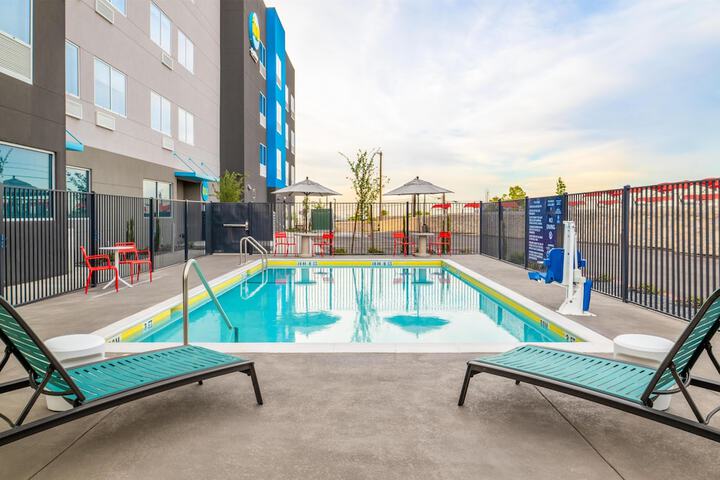 Photo of Tru by Hilton El Paso Airport Pool