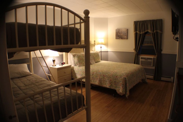 Room 25 of 46
