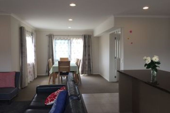 Room 10 of 12