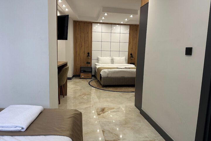 Room 20 of 33