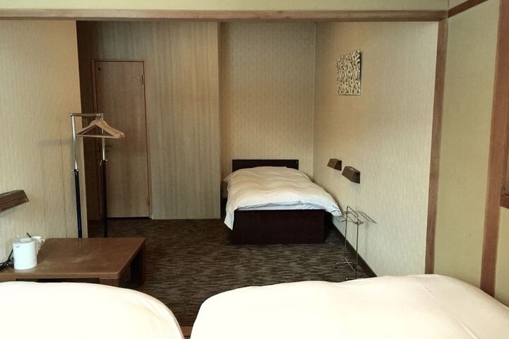 Room 13 of 40