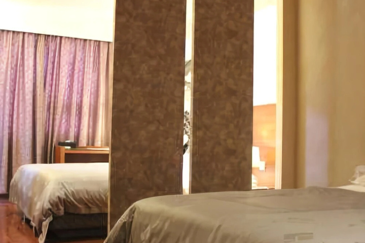 Room 2 of 8