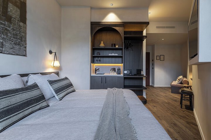 Room 6 of 42