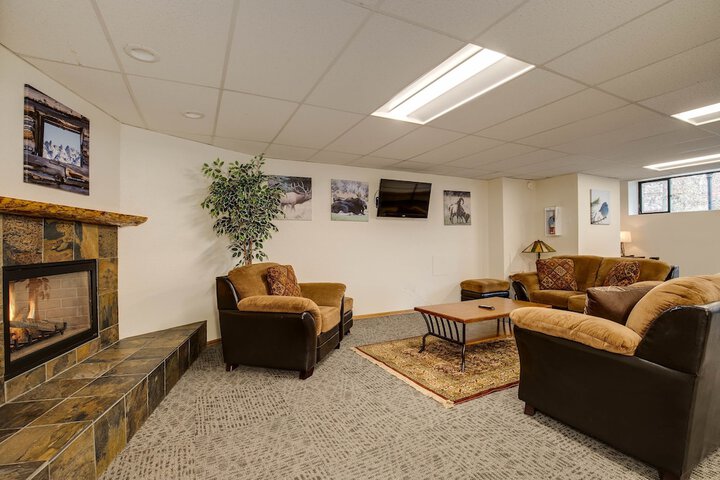 Lounge 60 of 80