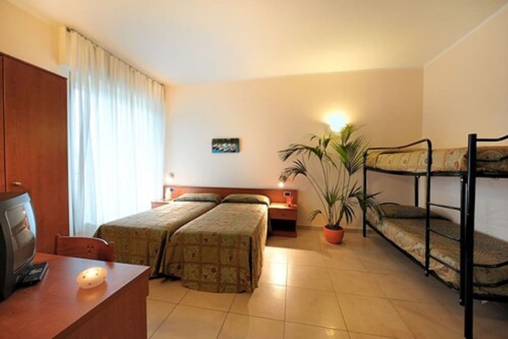 Room 9 of 21