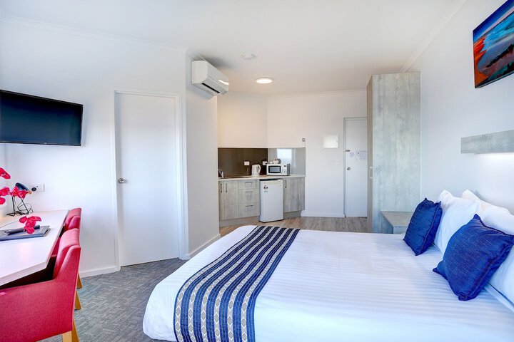 Room 6 of 80