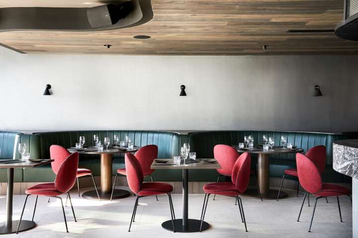 Lounge 37 of 68