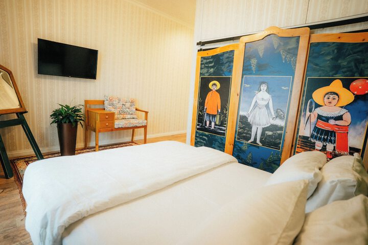 Room 6 of 75
