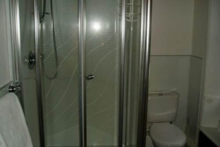 Room 6 of 10
