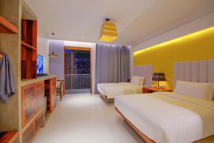 Room 93 of 169