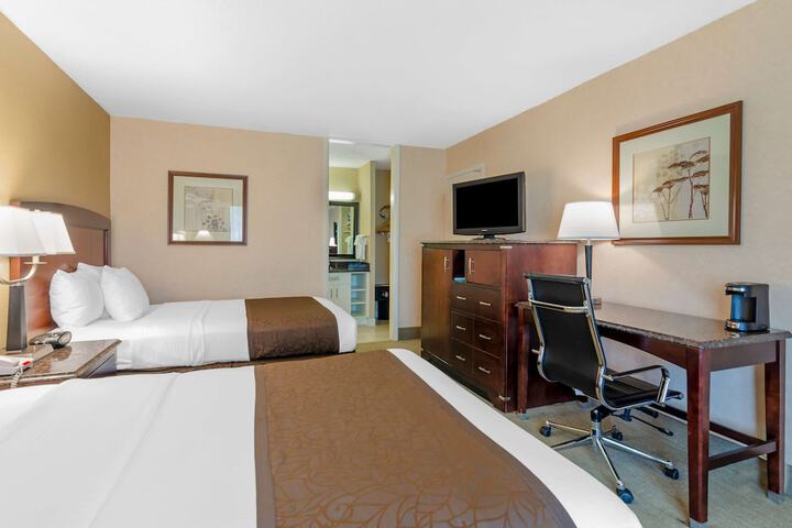 2 Double Beds (5 of 9)