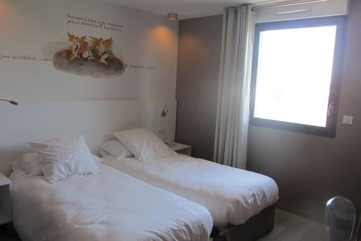 Room 5 of 60