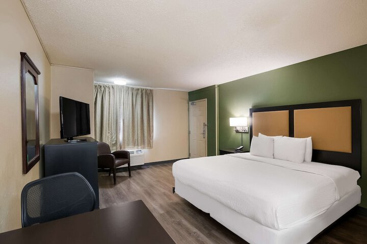 1 King Bed Accessible (4 of 9)