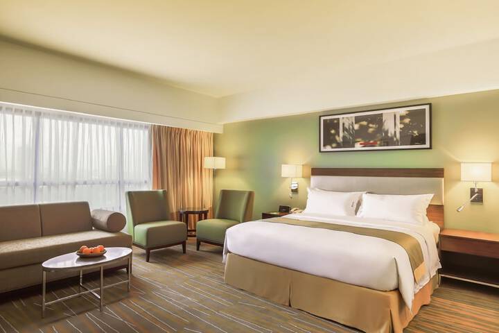 Room 4 of 95