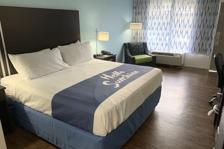 1 King Bed Mobility Hearing Accessible Room Roll in Shower (16 of 17)