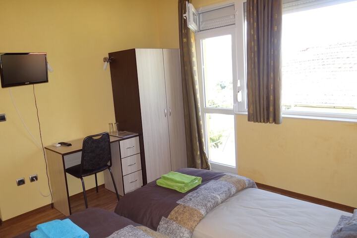 Room 15 of 21