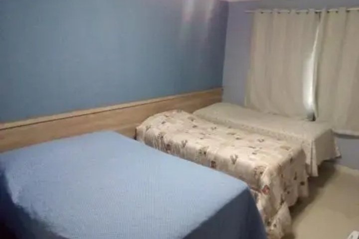 Room 9 of 12