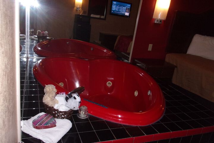 Jetted tub