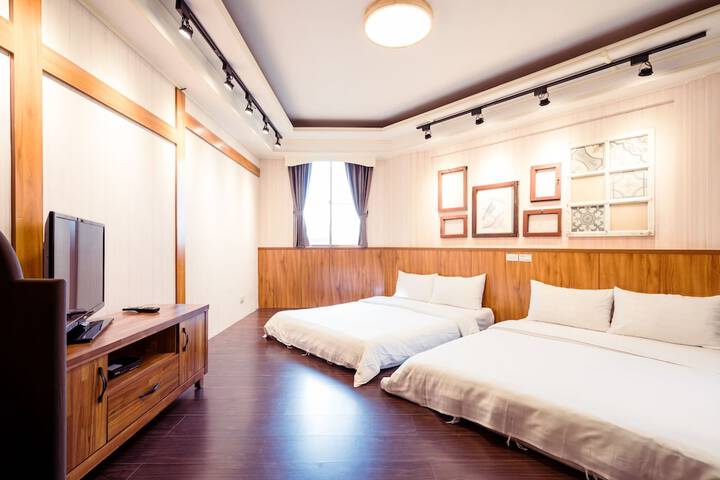 Room 5 of 232