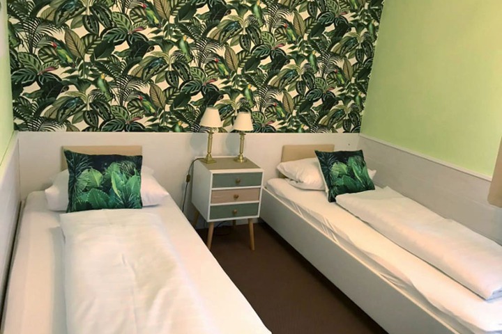 Room 9 of 34