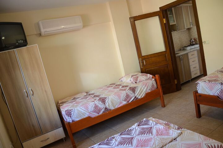 Room 3 of 49