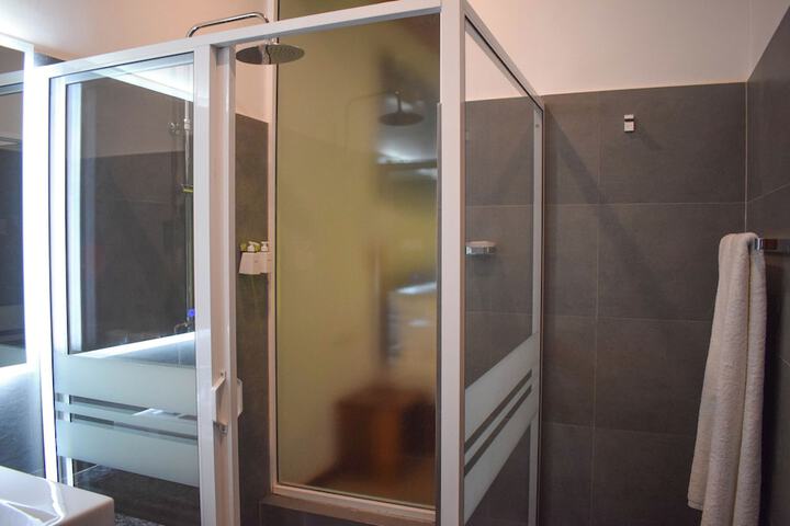 Room 8 of 17